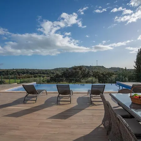 Villa Casa Limoeiro, Solteiras, Near