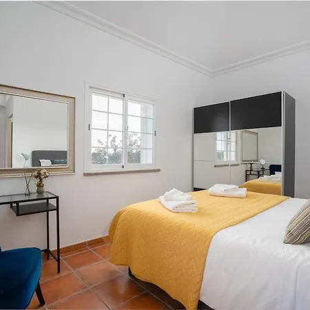 Casa Limoeiro, Solteiras, Near